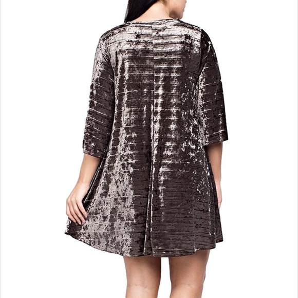 💥SOLD OUT!💥NWT Plus Size Velvet Fit and Flare - Picture 3 of 3